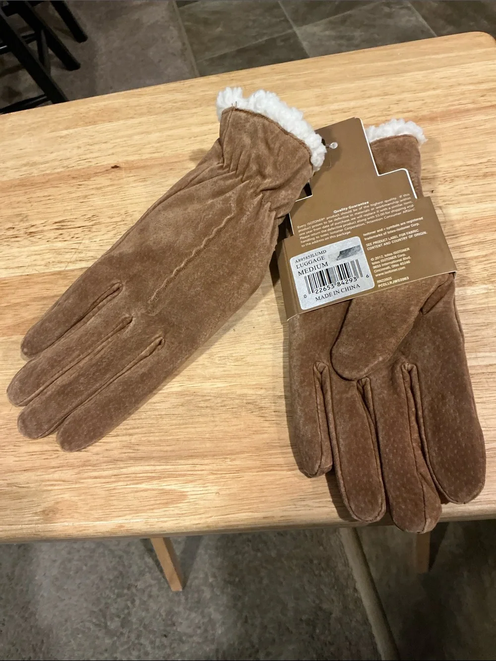 Isotoner Genuine Suede Sherpa Lined Driving Gloves Size Medium NOS w/Tags